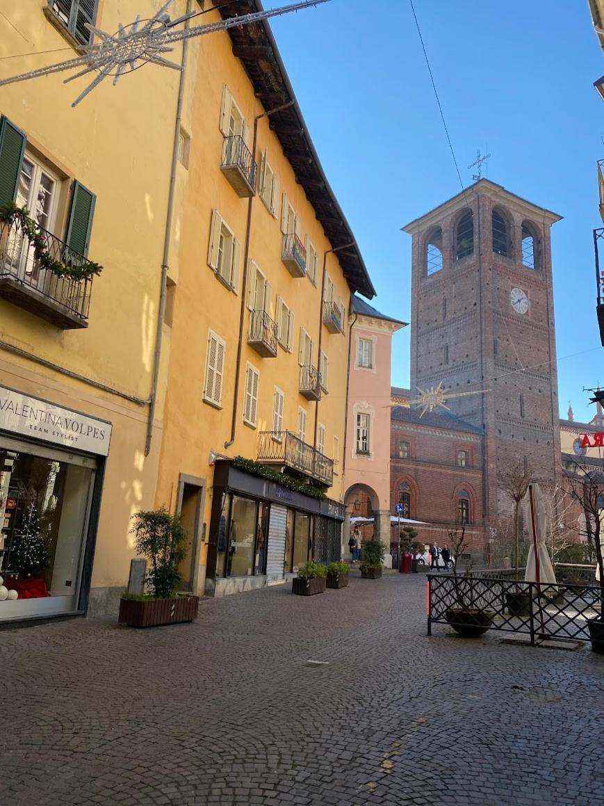 Maschera Di Ferro Appartamento In Centro Storico Pinerolo Kültér fotó
