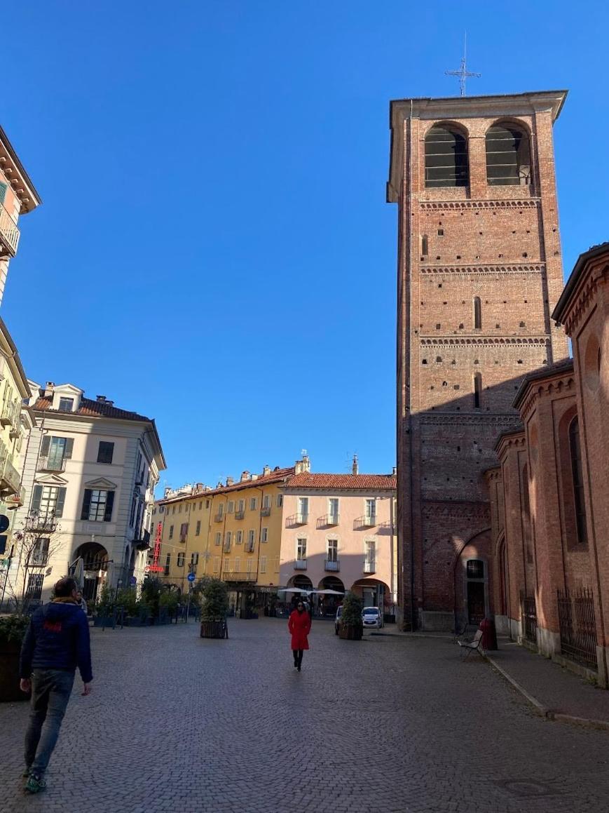 Maschera Di Ferro Appartamento In Centro Storico Pinerolo Kültér fotó